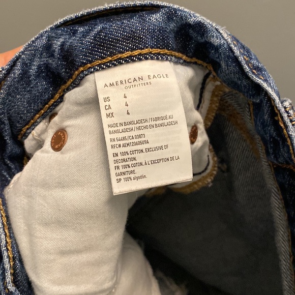 American Eagle 90’s Boyfriend Distressed Shorts - Picture 16 of 16